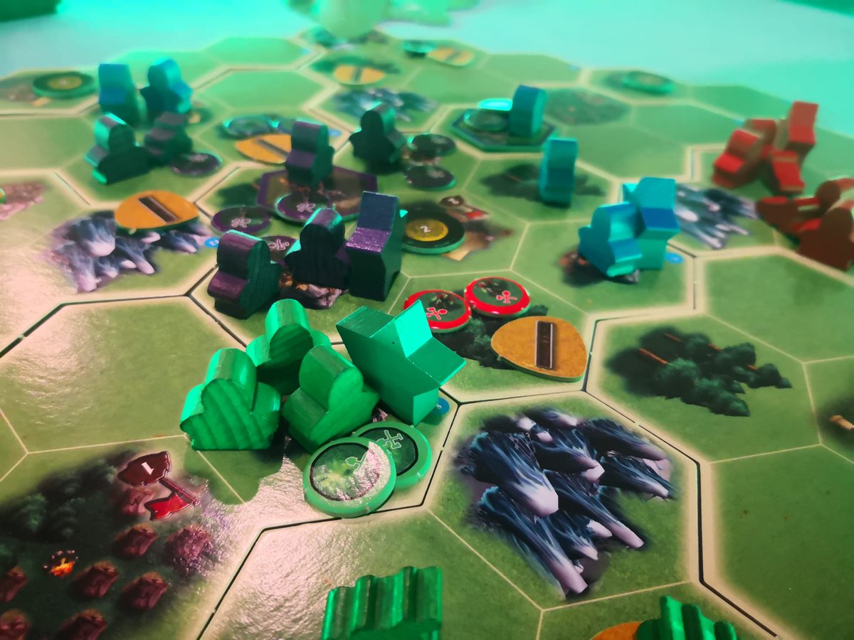 Bormonde's tweet image. #Warcraft #TheBoardGame Muchos años han tenido que pasar para rescatar este juego de 20 años. 4 municipios de Madrizeroth #Orkasitas, #Humanes, #ElfuenLaAbrada y #MortoLess se enfrentan por equipos para destruir al equipo rival.