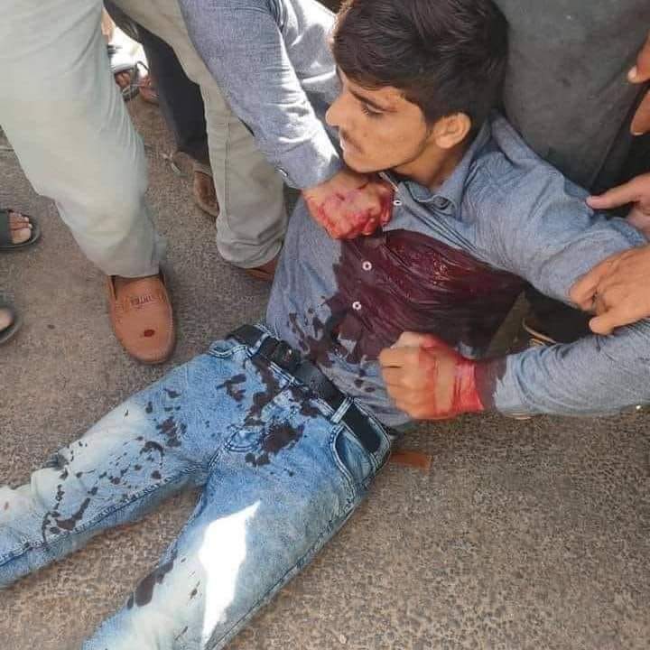 Alirazasamo05's tweet photo. روز هڪ احساس ٿو سڙي،
سنڌ! تو م گلاب ڪڏهن ٽڙندا،،،،،،💔
#sindh https://t.co/RLesgyN76O