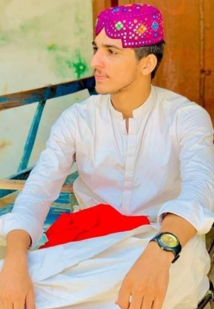 moosarind's tweet photo. ٽنڊو آدم ۾ افضل لنڊ جو قتل سنڌ جي شعور جو ۽ سنڌ جو قتل آهي
اسين  افضل لنڊ جي بيرحمانه قتل جي سخت لفظن ۾ مذمت ڪريون ٿا ـ قاتلن کي جلد کان جلد قانون جي ڪٽهڙي ۾ آندو وڃي.

#JusticeForAfzal https://t.co/swhxjerEj1
