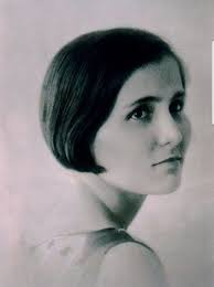juannycooke's tweet photo. Un 11 de septiembre de 1898 nació Clara González. Fue la primera abogada panameña y la primera mujer en América Latina doctora en Leyes. 1/7 https://t.co/OSFuREppsp