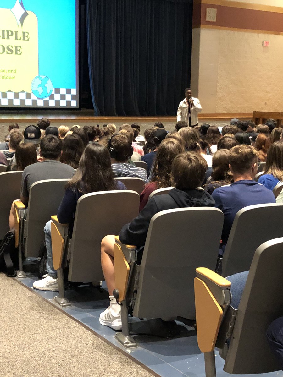 We loved having Jerah Reeves from <a href="/binghamtonu/">Binghamton University</a> speak to our 9th graders this morning about personal vision and purpose. Looking forward to a growing partnership! <a href="/OAUpdate/">OA Schools</a> <a href="/Green__Corey/">Dr. Corey A. Green</a> <a href="/oacareercenter/">OA Career Center</a> <a href="/OA_Swider/">Sean Swider</a>