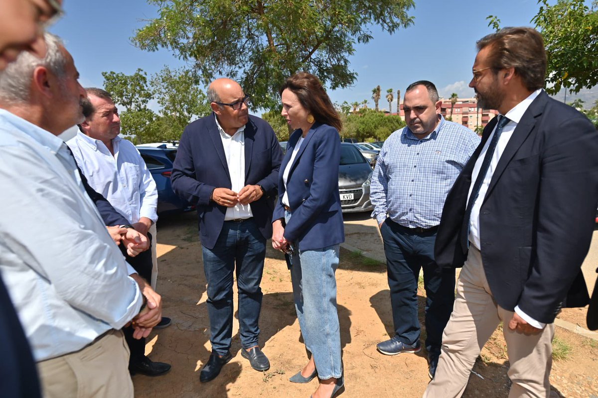 JuntaGranada's tweet photo. El delegado del Gobierno de @JuntaGranada @agranados6957 acompaña a la consejera de @FomentoAND @Rocio_DiazJ en sus visitas y reuniones con los alcaldes de #AlhamadeGranada Jesús Ubiña y #VelezMalaga Jesús Lupiáñez https://t.co/RCDO3isHJo