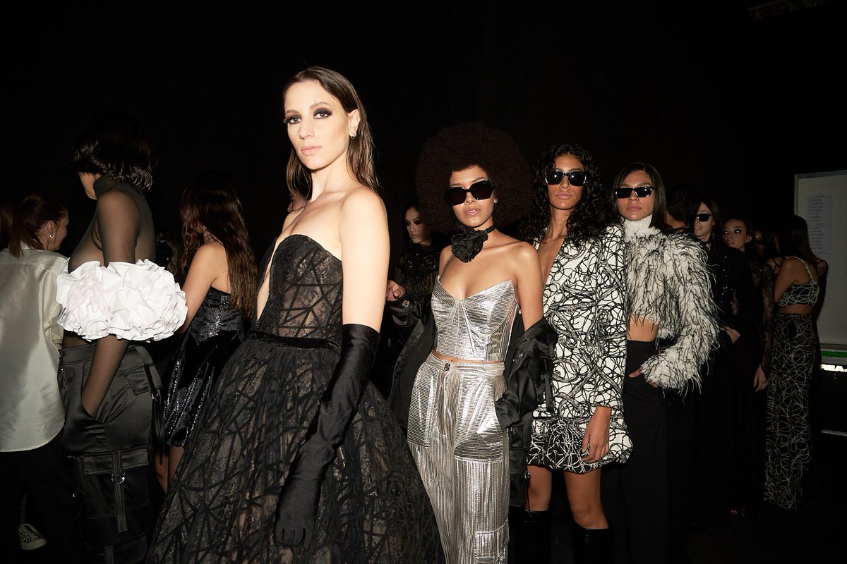 VERODIAZmx's tweet image. Un poco del #backstage de @Intermoda 🖤📸🔝

Gracias a @FashionGroupMX y @ZairaMarino1 por la invitación a la 79a edición de #Intermoda 🔝