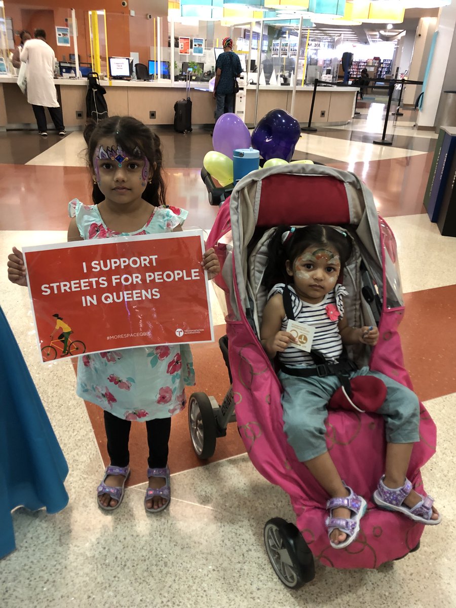 LAShepard221's tweet image. 🎉📚Great Discovery Day at the @QPLNYC in Jamaica this past weekend! We had a great time talking to families about making Queens streets better for walking, biking &amp;amp; public transit. Lots of enthusiastic conversations and smiling faces!🚲🎉