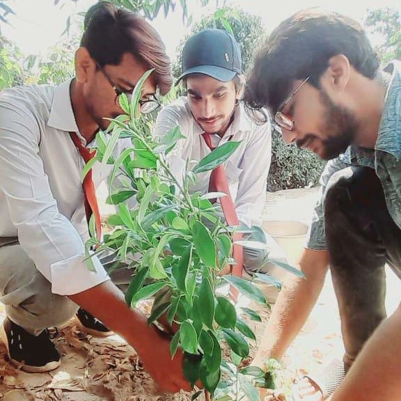 youth_prs's tweet photo. Pakistan Rising Stars Chapter Multan conducted a plantation drive in which Aliab Dutt, Shahzaib Dutt, Chaudhry Ramzan and other college students participated

#PakistanRisingStars #PakistanZindaAbad #youthempoverment #youthprs #plantation https://t.co/HnxlXrxIHa
