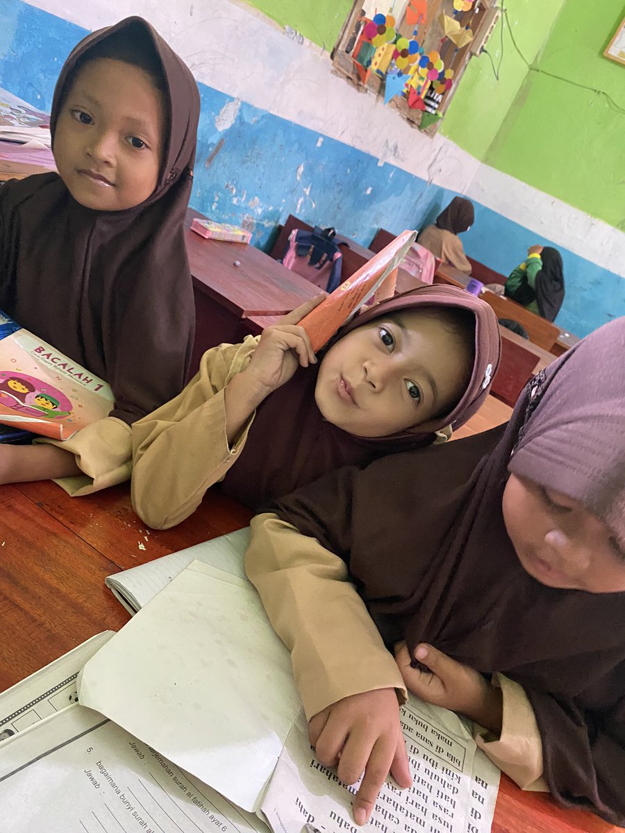 SR_Ruwaida's tweet photo. Dewasa ternyata tidak semenyenangkan itu tapi waktu saya kecil juga tidak seindah itu 😂😂😂 https://t.co/bYnUvvQAw9
