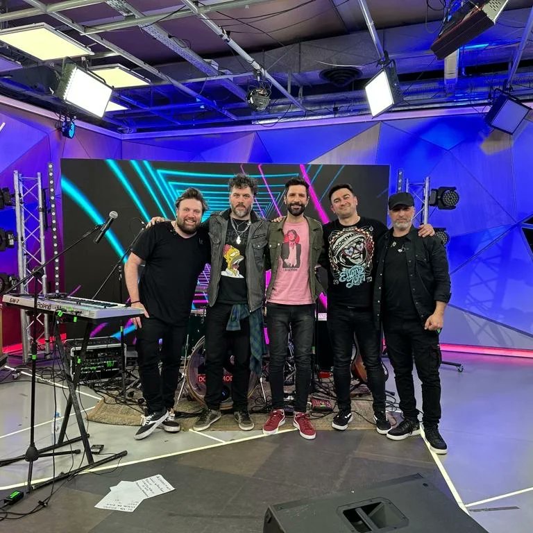 Rockandsports23's tweet photo. 🚨 @DosComodines la Banda de Rock del momento atraviesa un presente extraordinario 🔥❗️
https://t.co/8PrpLDivcP

#DosComodines #RockNacional #RockArgentino #Rockandsports https://t.co/Av60somDa6