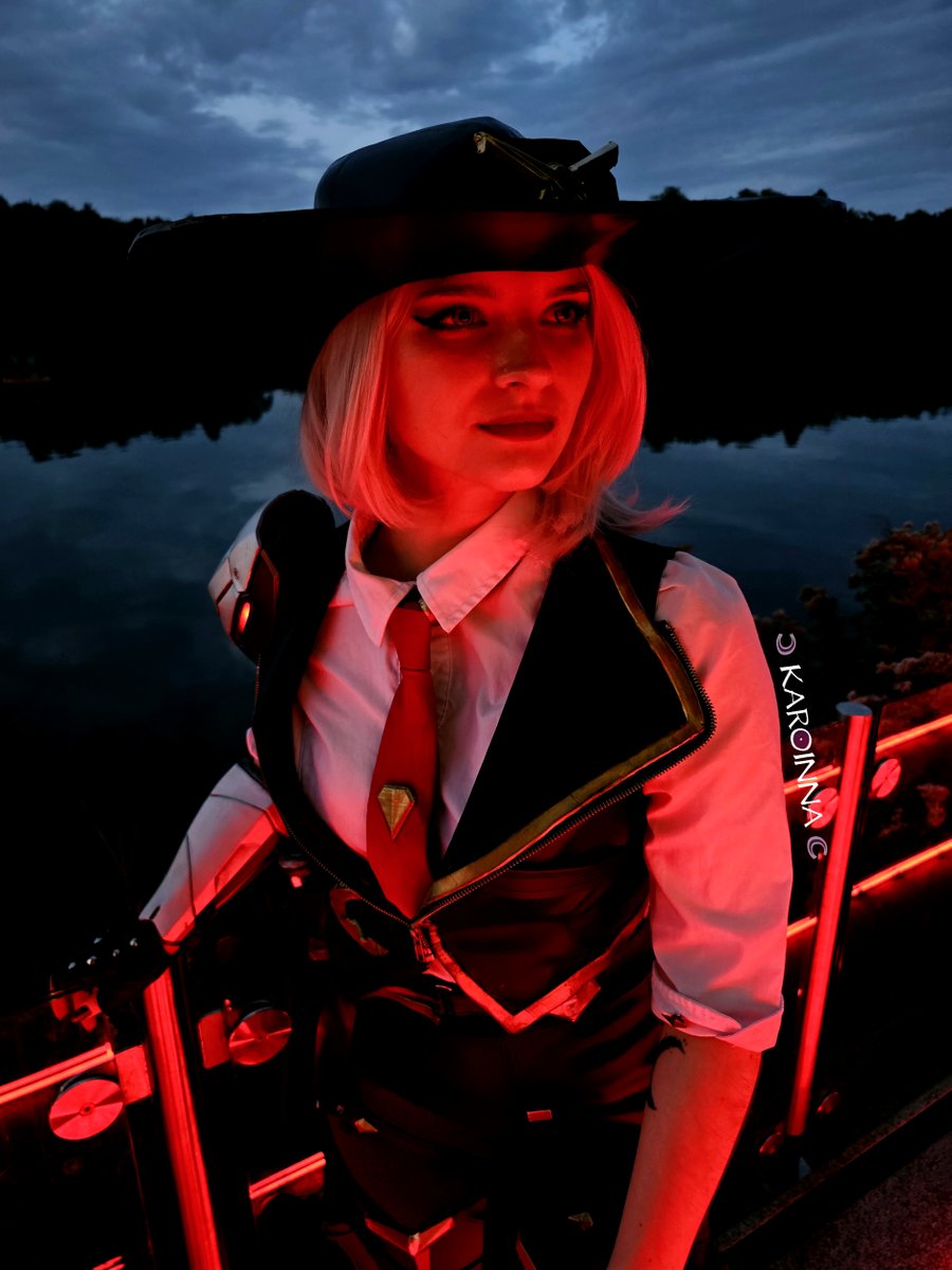 Karoinna's tweet photo. One of my most favourite photos taken during #i71 π€β€οΈ I stayed in this costume for 12h to get the best shots during the day and evening.
Still gathering all the photos and videos - this journey isn't over yet!
π
9-10th Sept
@igfestuk
#Insomnia71 #asheoverwatch #ashecosplay https://t.co/SYOJ27P9ZC