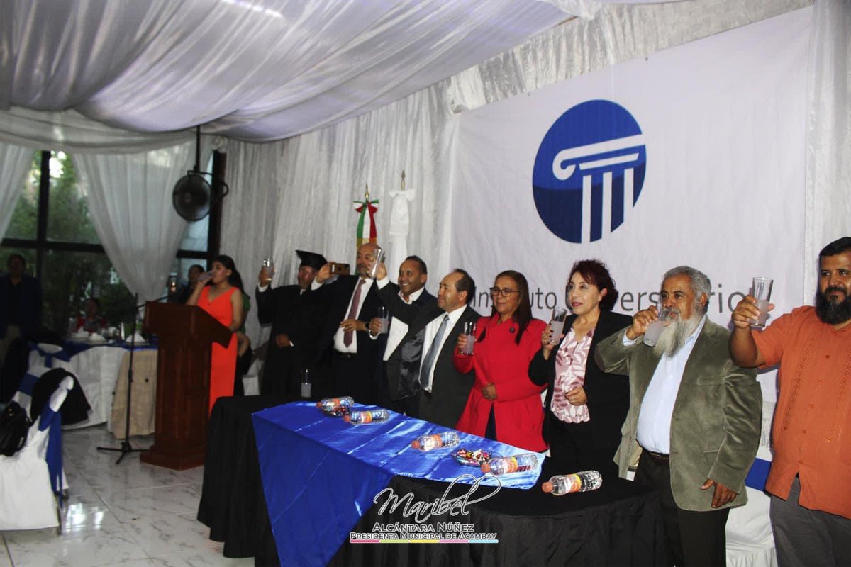 MariAlcantaraN's tweet photo. 👨🎓 #Educación || Agradezco infinitamente por haberme elegido como madrina de generación del Instituto Universitario "Independencia".
Sin duda alguna, fue una clausura muy emotiva y alegre. ¡Muchas felicidades a l@s egresad@s!
#RetomandoElRumbo #Acambay ✅ https://t.co/pkaKMyVmYc