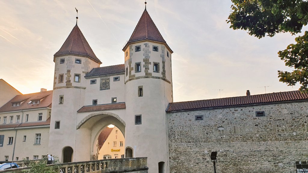 Eben hat unser Forschungsgruppenkoordinator Max Grund (Kiel) bei schönstem Herbstwetter #Amberg in der #Oberpfalz erreicht.
Hier wird er im #Staatsarchiv Amberg eine Woche lang in der historischen Überlieferung des Gemeinschaftsamts Parkstein-Weiden forschen.