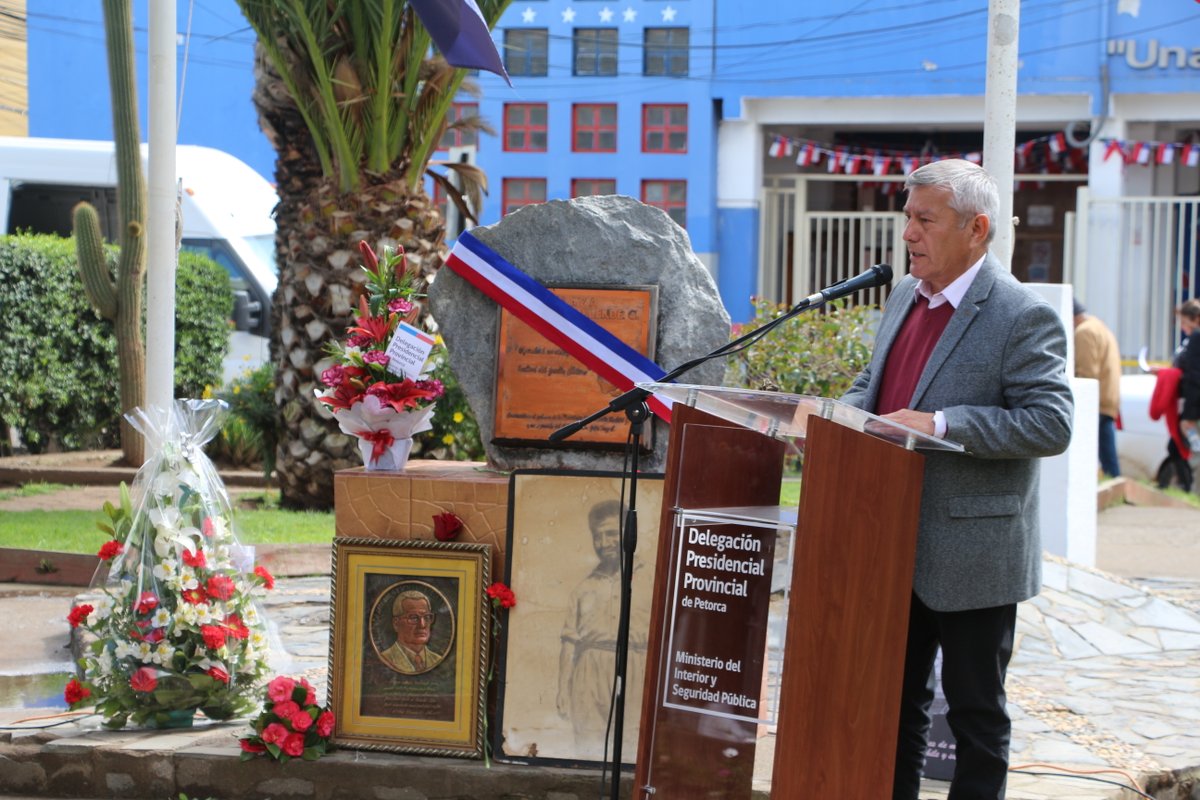 Delegación Presidencial Provincial de Petorca (@dpppetorca) on Twitter photo 🌹Una emotiva ceremonia se desarrolló el día de hoy en la plaza Salvador Allende, en la Delegación de Petorca, en conmemoración de los 50 años del Golpe de Estado Cívico-Militar, encabezada por el Delegado <a href="/luis_soto_perez/">Luis Soto Pérez</a> junto a dirigencias sociales, políticas y la comunidad. 🌹Una emotiva ceremonia se desarrolló el día de hoy en la plaza Salvador Allende, en la Delegación de Petorca, en conmemoración de los 50 años del Golpe de Estado Cívico-Militar, encabezada por el Delegado <a href="/luis_soto_perez/">Luis Soto Pérez</a> junto a dirigencias sociales, políticas y la comunidad.