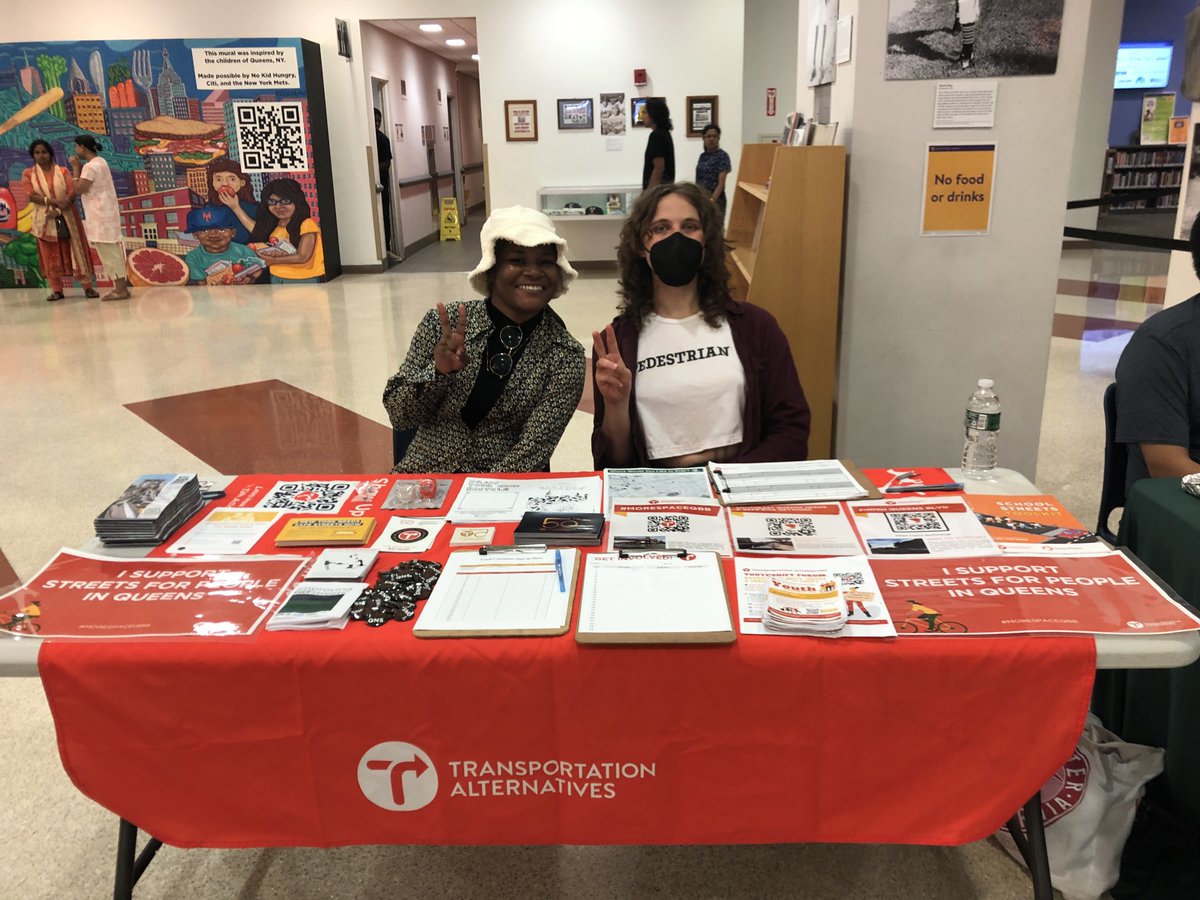 LAShepard221's tweet image. 🎉📚Great Discovery Day at the @QPLNYC in Jamaica this past weekend! We had a great time talking to families about making Queens streets better for walking, biking &amp;amp; public transit. Lots of enthusiastic conversations and smiling faces!🚲🎉
