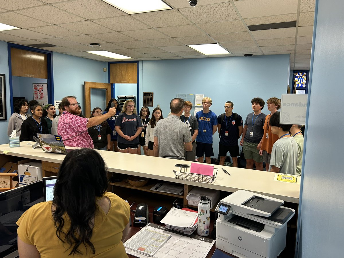 AHSTrojansAISD's tweet photo. Thank you @AndersonChoir for singing the Star-Spangled Banner after our reading in memory and recognition of the lives lost on September 11, 2001. The beauty of your voices met the moment. #OneAnderson https://t.co/lOh5fvXwGb