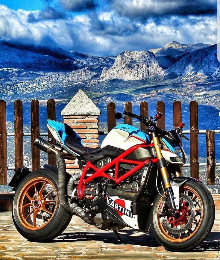 Have a good #Martinimonday🍸

#Ducati