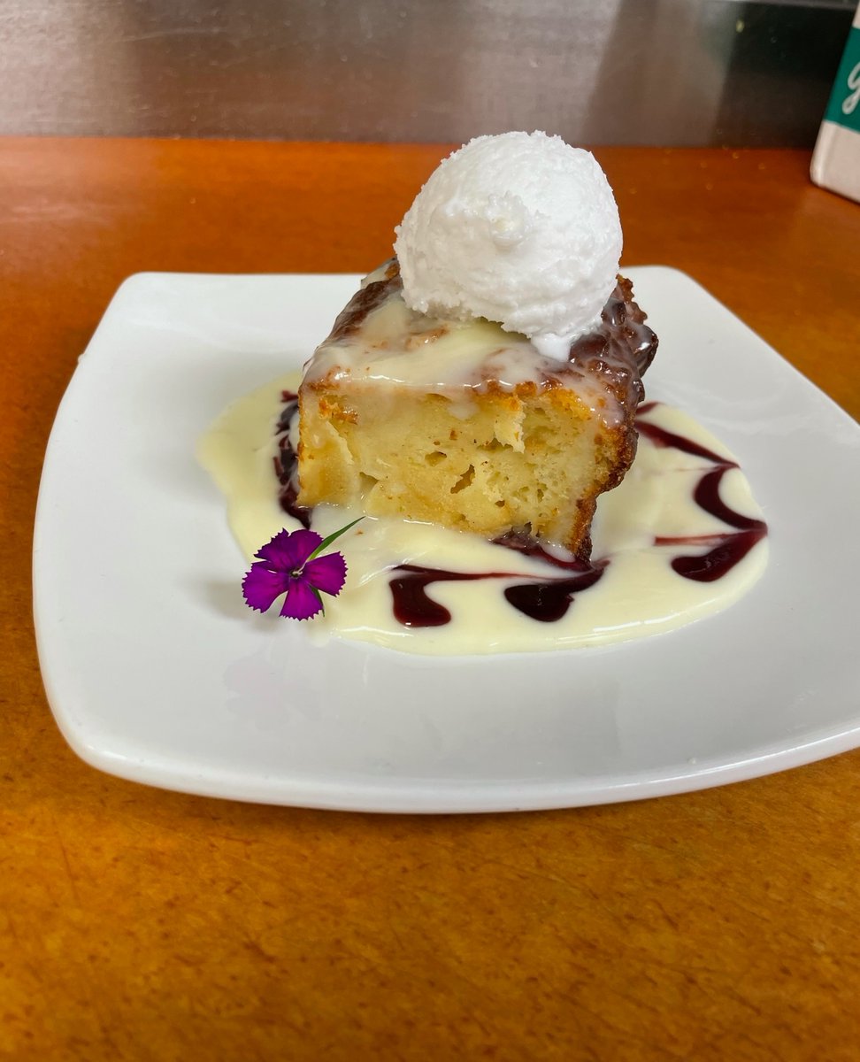 jimsplacegrille's tweet photo. Call the dentist, because we're coming straight for your sweet tooth at JPG 🍰 We've got our day-to-day dessert menu, but you never know when we'll toss something new at y'a! You'll just have to stop in and see for yourself 🤭 #jimsplacegrille https://t.co/mTy98Ipq1V