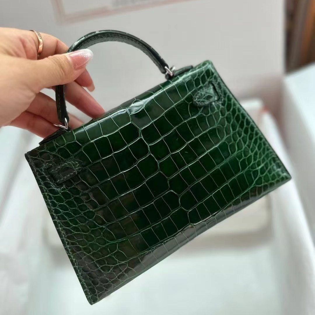 Exotic_Lin's tweet photo. Beautiful in stock!!
Mini kelly2 19cm 2nd
Generation American Crocodile Alligator #square
#Glossy Shinny #Emerald
The most classic crocodile green color, no matter the age. https://t.co/tFeZfLmoOv