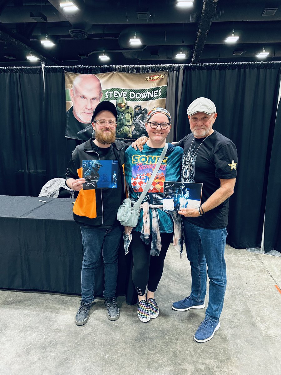 JustTravTries's tweet photo. LEGENDARY day yesterday to meet the Master Chief himself @SteveDownes117 ! My wife and I grew up with @Halo and have enjoyed countless hours of the campaigns together… so this was very special to us.
Don’t let the armor fool you… the man is so nice! 🔥 Thank you again sir! https://t.co/7CQdQ8cZku
