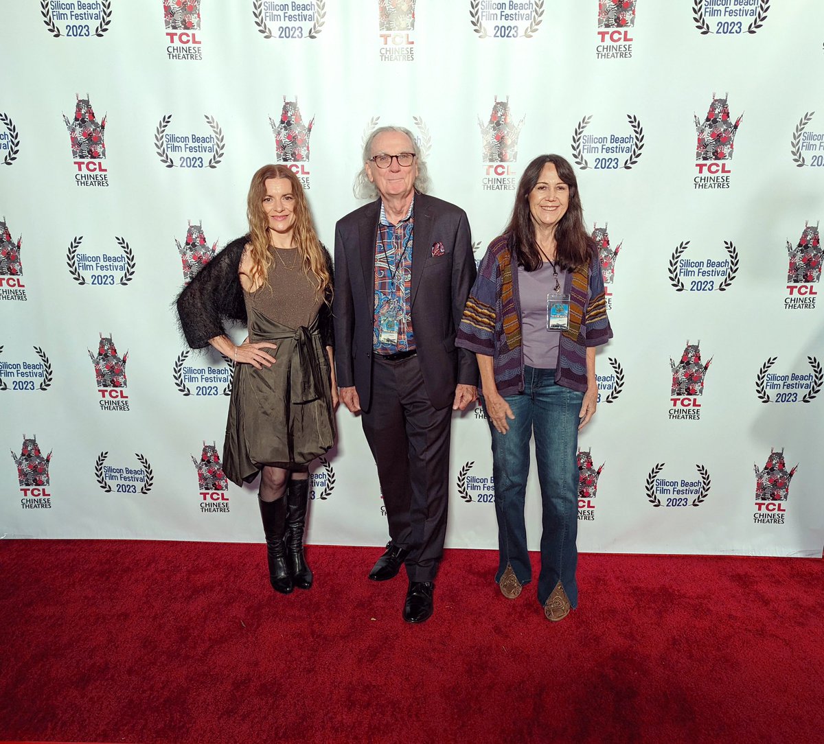 elenamaromusic's tweet photo. A pic following the screening of our modern western film Meteoric @SILICONBEACHff at @ChineseTheatres ☄️
#meteoric #western #modernwestern #arizona #filmfestival #chinesetheatre #siliconbeachfilmfestival #elenamaro #elenamaromusic #filmcomposer #womancomposer #womeninpost https://t.co/tMbdSdZI53