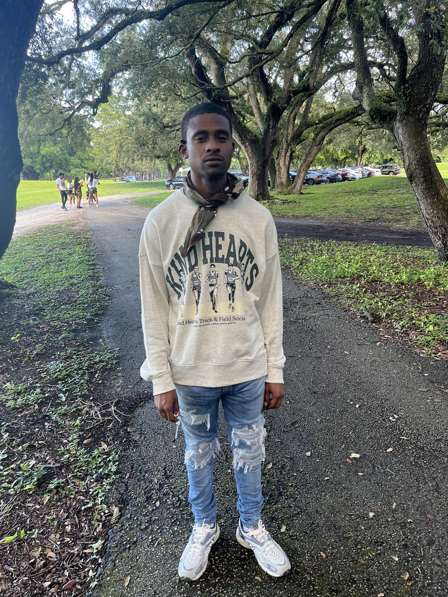 longlivedonk's tweet photo. Nobody care what i got going on i don’t care these my problems so I’m holdin on Mazi sitting with his head on talking through a phone 👎🏾💔❤️🩹 #LLMYBruddas #FreeMyBruddas https://t.co/z045HtTNzf