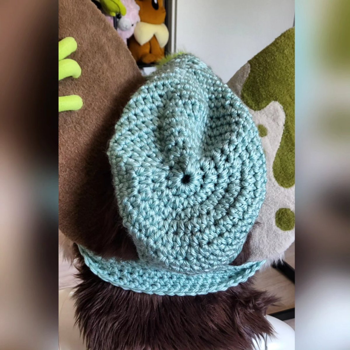 I crocheted my first fursuit Beanie! 🙌
Was a real challenge to do the first one for Desmonds big noggin, but it worked 😆
Sure there are some flaws, but I am pretty proud of it x3 

Fursuit belongs to @RAWR_Raiden 

#fursuitbeanie #fursuit #fursuitprop