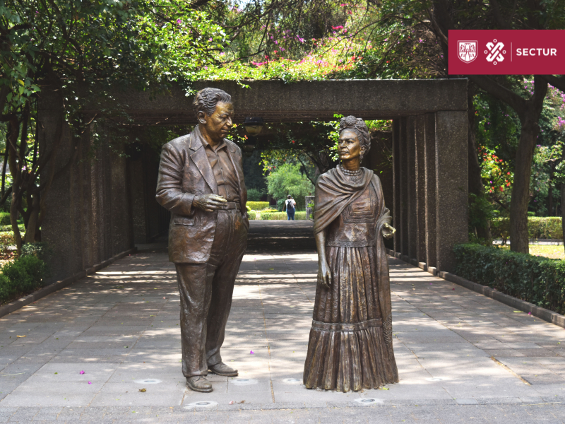turismocdmx's tweet photo. Cada rinconcito de Coyoacán te invita a conocer una historia nueva. 💚

En tu próxima visita no olvides pasar por el Parque Frida Kahlo. Este espacio público se caracteriza por 3 esculturas que homenajean a la artista y a Diego Rivera.😍

#LaCiudadQueLoTieneTodo https://t.co/aHM4gUnqwP