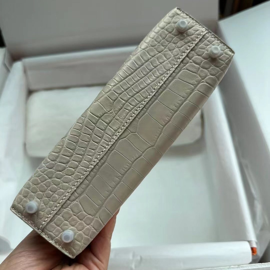 Exotic_Lin's tweet photo. Beautiful in stock!!
Mini #kelly2 19cm 2nd
#Alligator square https://t.co/xVB7Hd8KL4