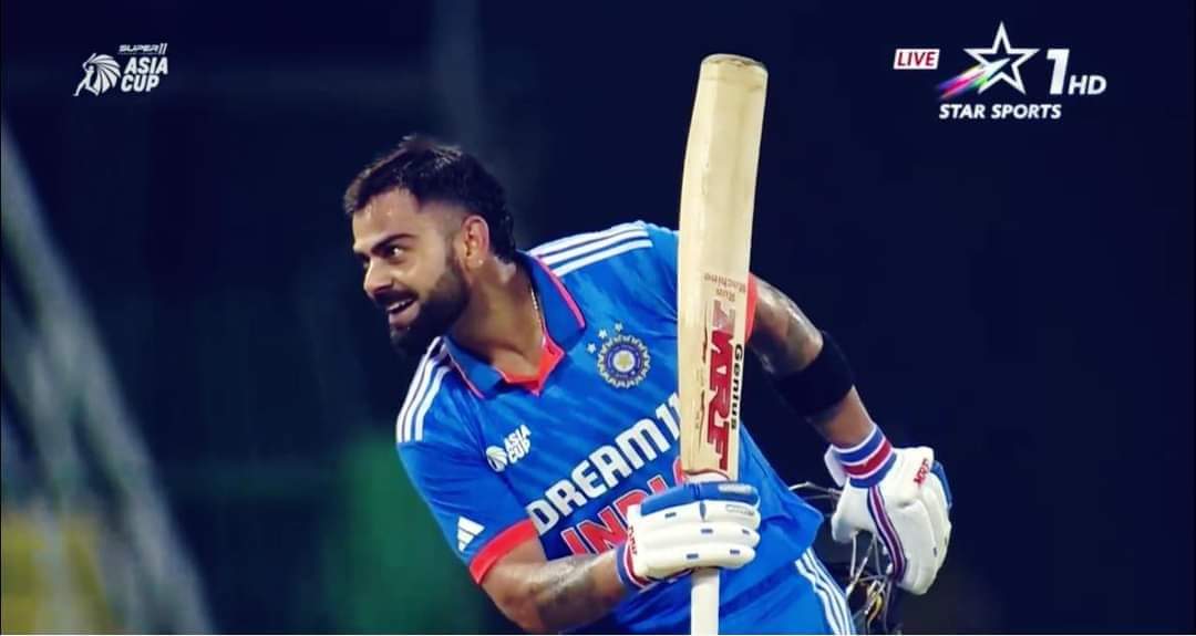 Naseri____7____'s tweet image. د دغه سړی پر استعداد ، وړتيا ، او زړورتيا ، زما لاسونه تبصره  نشئ ليکلې !
د کرکټ نړۍ. يو دانه باچا لوبغاړی ، کينګــــــ کولی 👑🔥

#viratkohli 
#pakvsindiamatch 
#AsiaCup