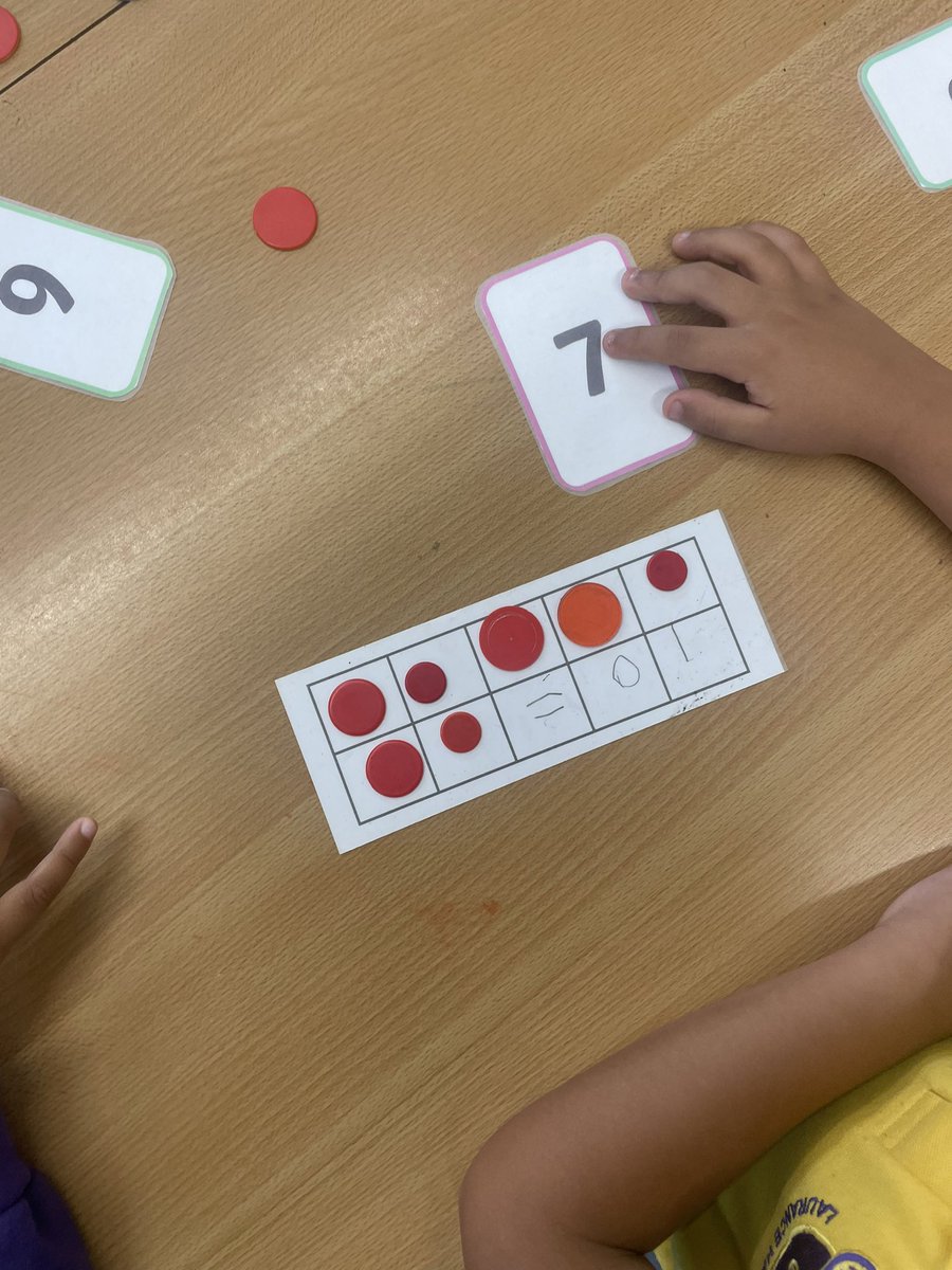 MissDunworthLHS's tweet photo. Year 1 have clearly been practicing their maths skills over the summer! We were so impressed with them this morning using 10s frames to represent different numbers ➕🔟 @missmcnamaralhs @HeadLHS @MathsLHS @LHS_Watford @MissBanksLHS https://t.co/CptvYO8OUu