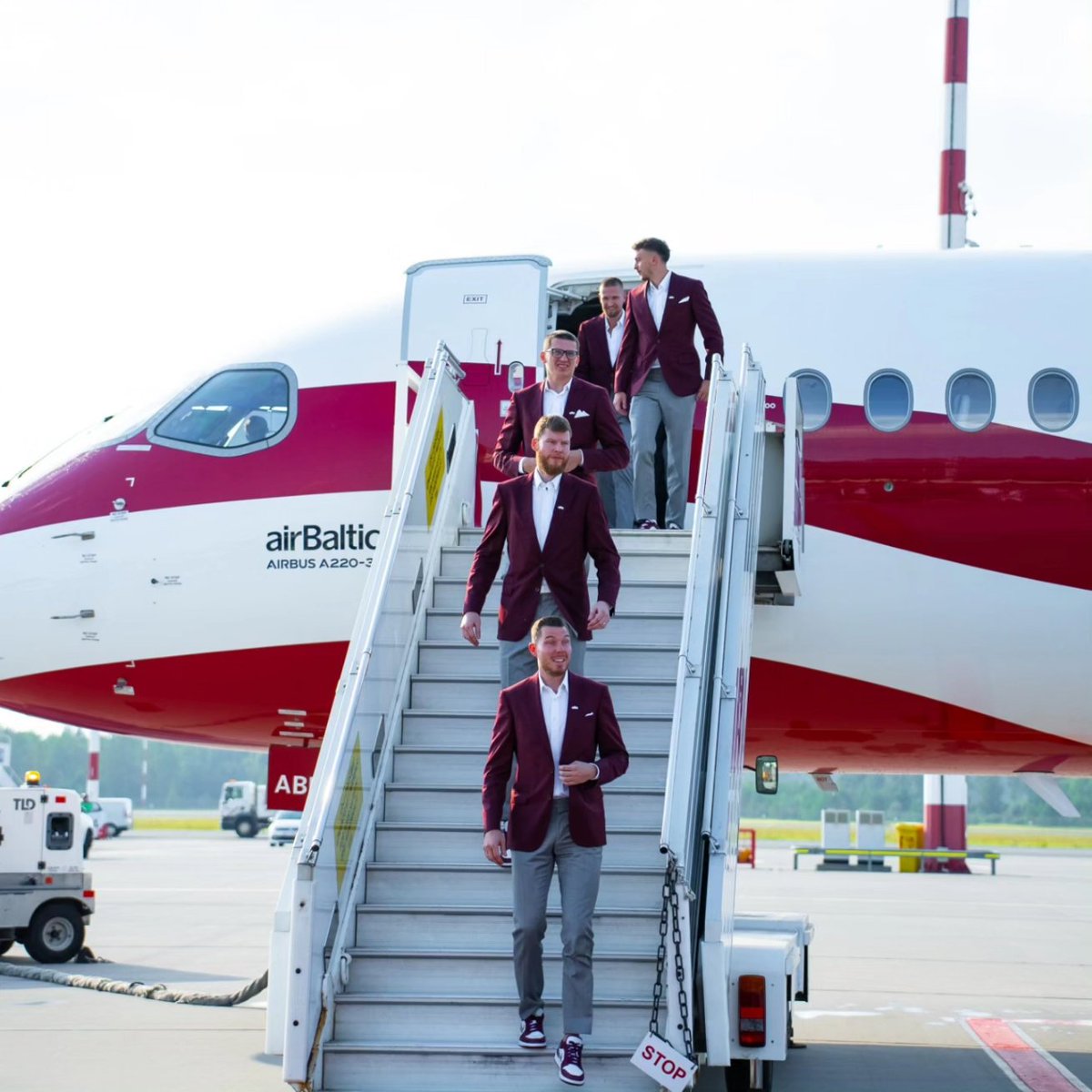 FIBAWC's tweet photo. Latvia's heros return to Riga ❤️🇱🇻
📸 @airBaltic

#FIBAWC x #WinForLatvia https://t.co/3Ret6PxRa7