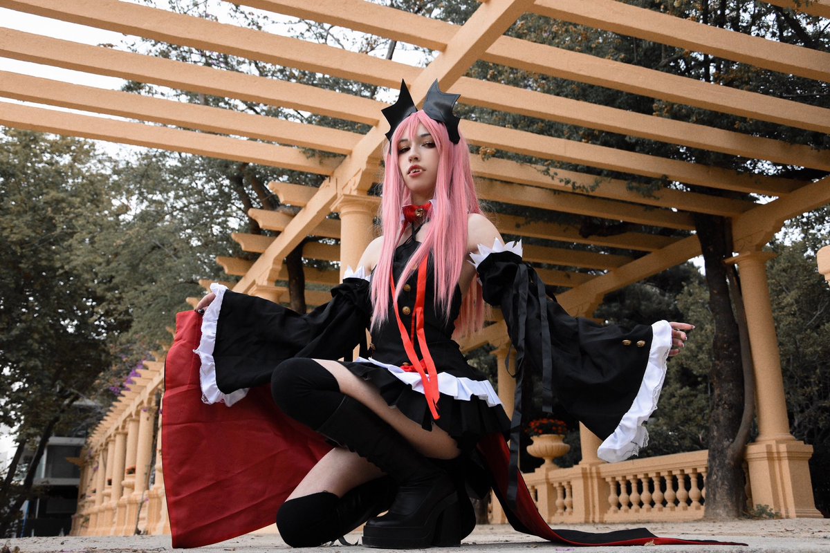 snowwfel's tweet photo. your local blood sucker just came in to say hi 🧛‍♀️❤️ 
📸: @Neeydchan 
.
.
#krultepes #owarinoseraph #seraphoftheend #cosplay #krultepescosplay https://t.co/Ugdbpdo8Dn