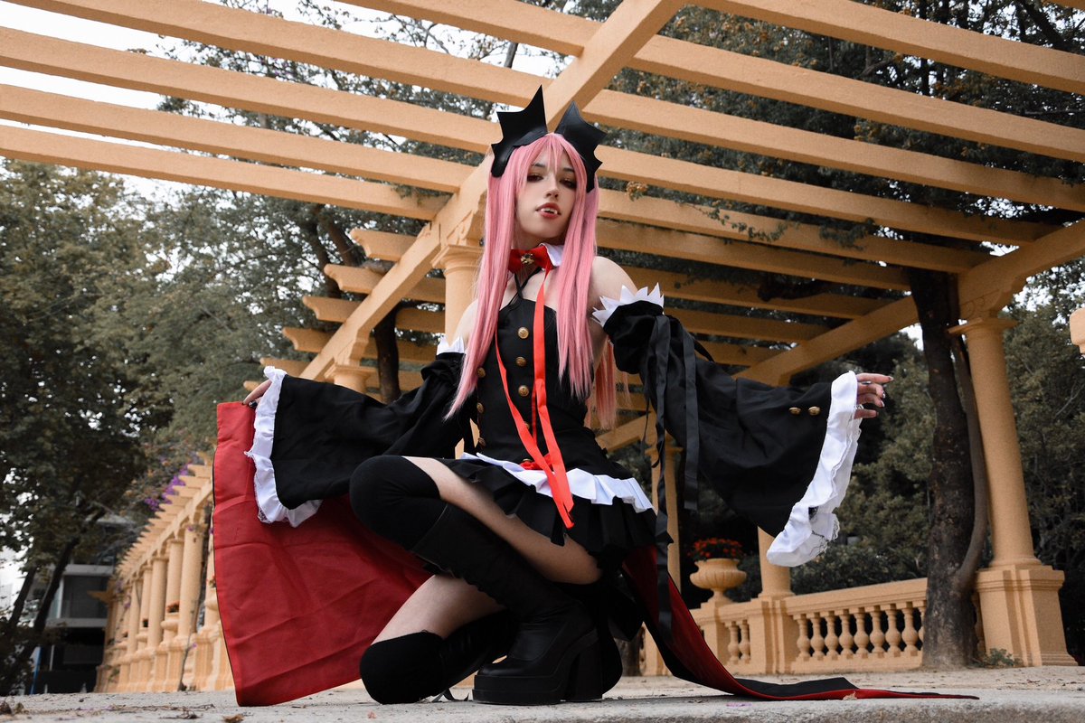 snowwfel's tweet photo. your local blood sucker just came in to say hi 🧛‍♀️❤️ 
📸: @Neeydchan 
.
.
#krultepes #owarinoseraph #seraphoftheend #cosplay #krultepescosplay https://t.co/Ugdbpdo8Dn