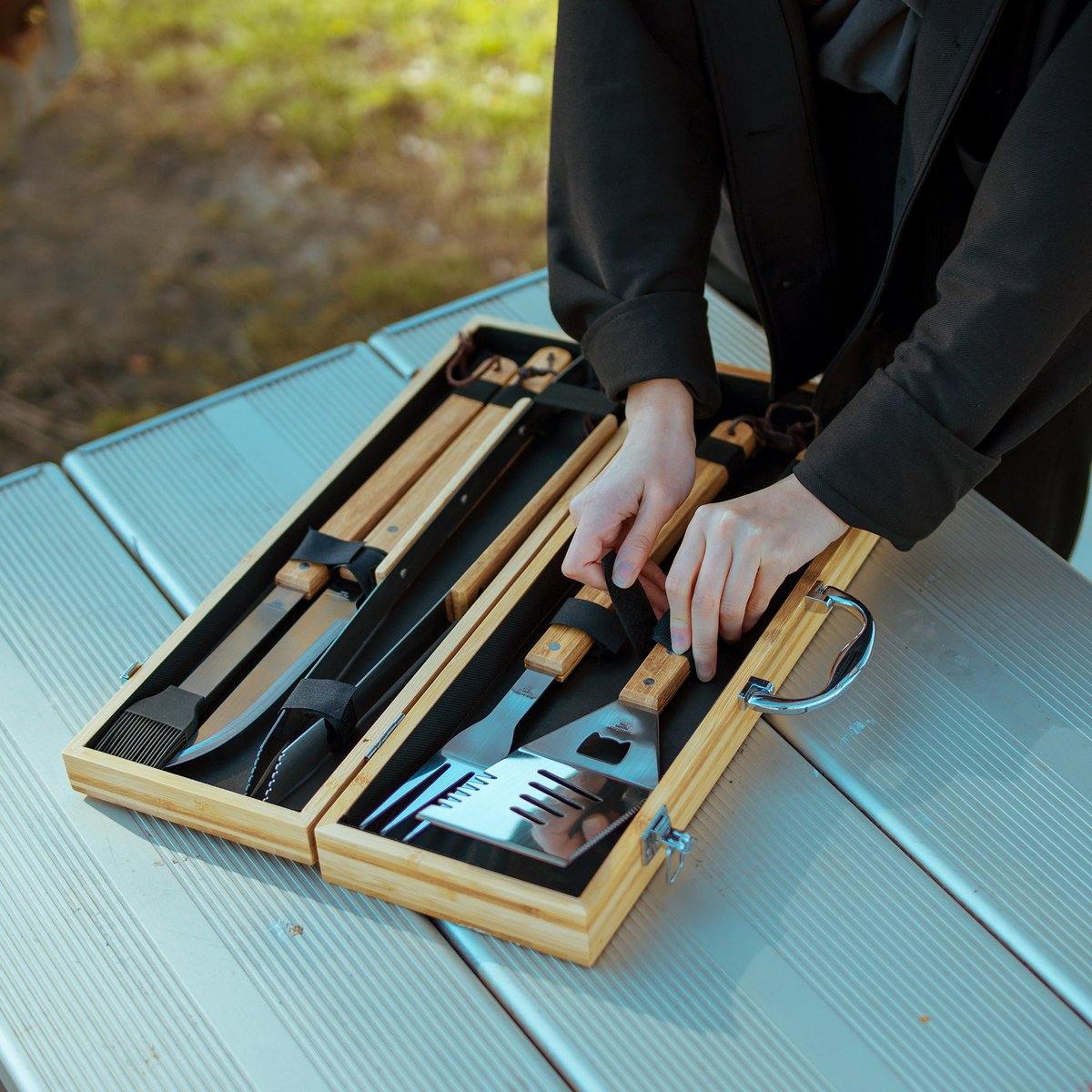 Logomark's tweet photo. The Cleveland 5-Piece Bamboo BBQ Set includes a serrated-edge spatula, BBQ fork, tongs, knife, and a basting brush. https://t.co/CLZifADr2R #bbqset #bamboobbqset #logomark https://t.co/yhR7SmIxcx
