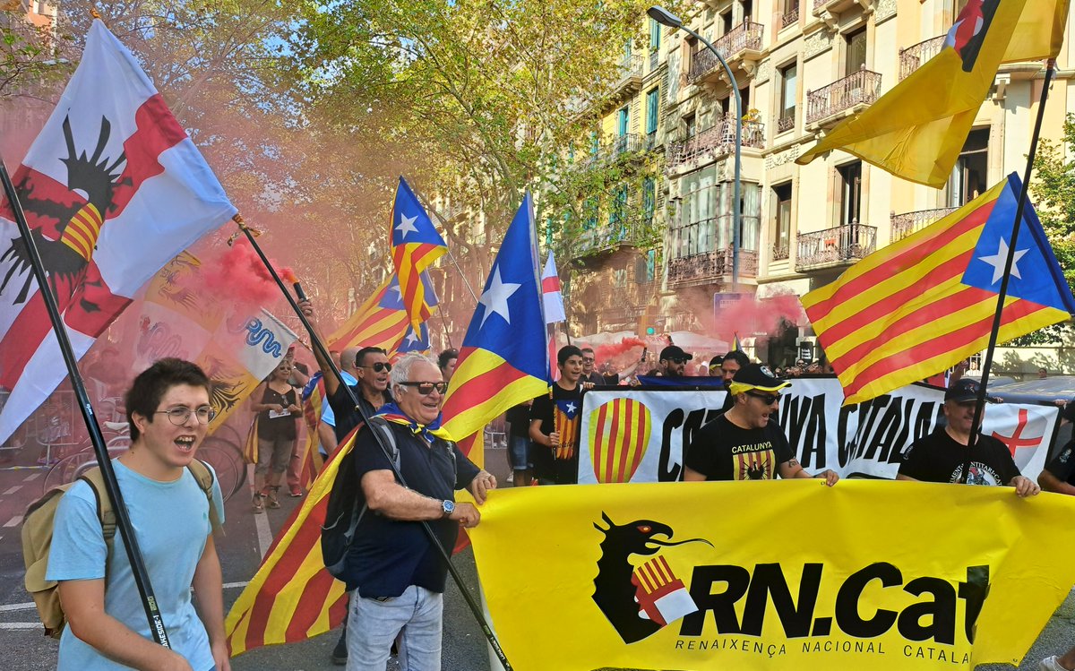 Imatges dels actes patriòtics de la Diada Nacional de Catalunya. Seguim dempeus per fer renéixer Catalunya.