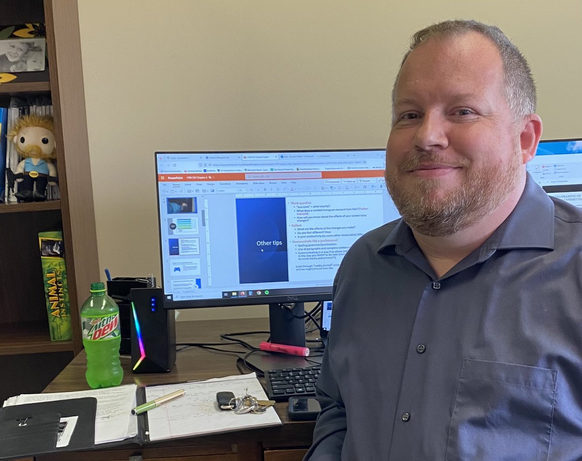fredvultee's tweet photo. Congrats to Dr. Darryl Frazier on the successful defense of his dissertation today! #WSU_com #PhDone https://t.co/EXczFZmrVZ