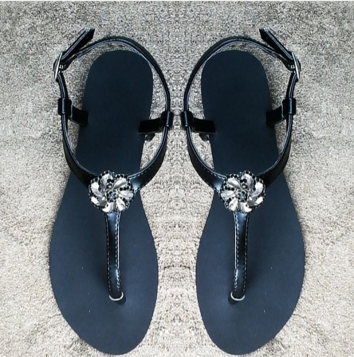 Black sandals...

Wear black with boldness👯‍♂️