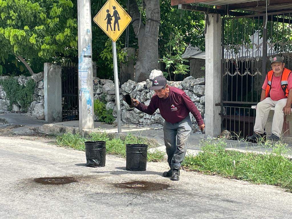 AytoHunucma's tweet photo. Recuerda que puedes reportar tu calle en la Mesa de Atención Ciudadana, ubicada en los bajos del Palacio Municipal o en la dirección de Obras públicas.

#Hunucmá #CiudadEnMovimiento https://t.co/MHhqRiLgDQ