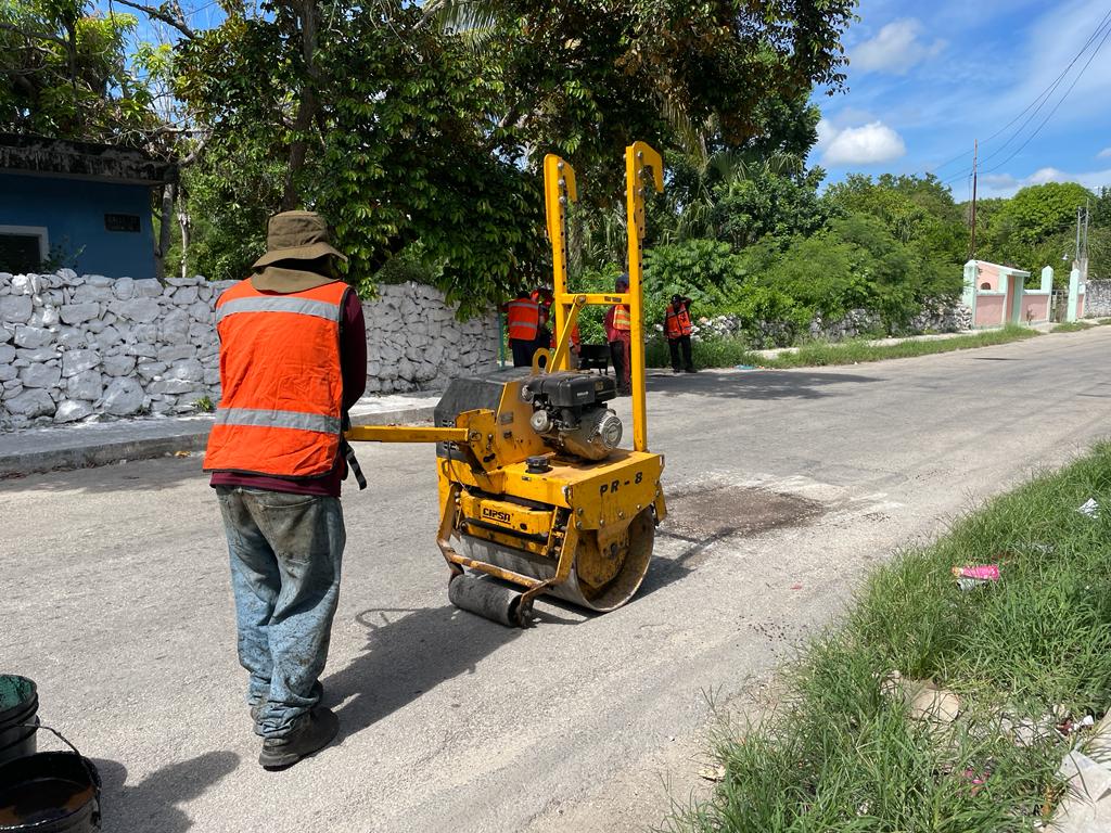 AytoHunucma's tweet photo. Recuerda que puedes reportar tu calle en la Mesa de Atención Ciudadana, ubicada en los bajos del Palacio Municipal o en la dirección de Obras públicas.

#Hunucmá #CiudadEnMovimiento https://t.co/MHhqRiLgDQ
