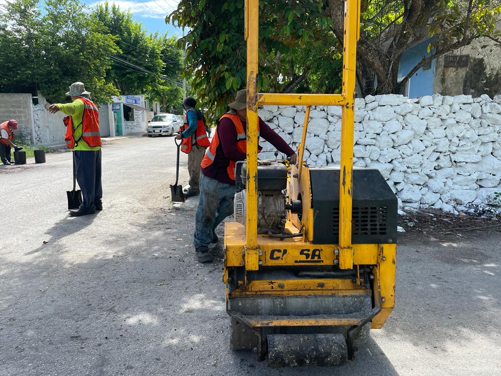 AytoHunucma's tweet photo. Recuerda que puedes reportar tu calle en la Mesa de Atención Ciudadana, ubicada en los bajos del Palacio Municipal o en la dirección de Obras públicas.

#Hunucmá #CiudadEnMovimiento https://t.co/MHhqRiLgDQ