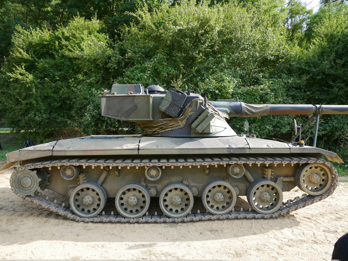 Saebelzahnmoewe's tweet image. Passend zu meinem aktuellen Video über den #Jagdpanzer #Kürassier hier noch ein paar schöne  Bilder aus der biologischen Freilandhaltung im Alpenvorland. Einer der letzten seiner Art mit funktionstüchtigen Rüssel #JagdpanzerKürassier #HKFW #Säbelzahnmöwe
youtu.be/-VOJCe55O2o