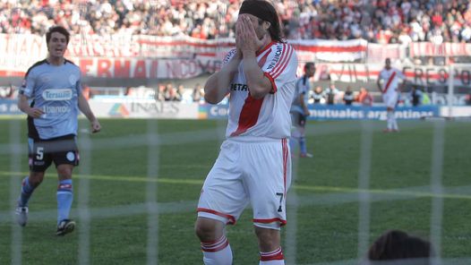 Boca Juniors ostenta 3/5 máximas goleadas en finales de Copa Libertadores.

Además, de las 3 Intercontinentales que ganó, la primera fue goleando 3-0 en Alemania y la 2da venciendo al Real Madrid en los 90'.

Igualmente entiendo el trauma. 

Hay penales que te permiten ser