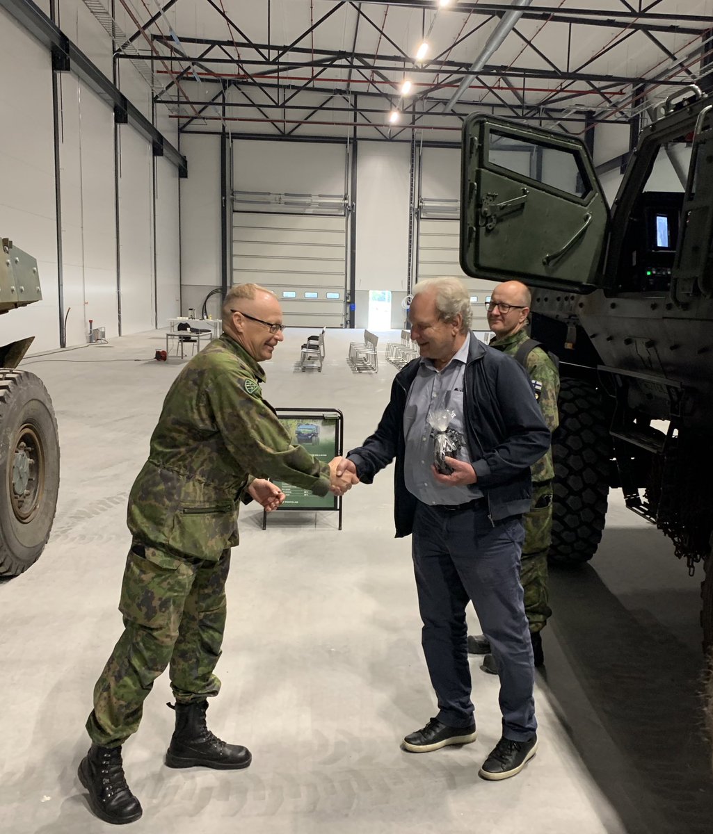 AnttiPeltola_'s tweet photo. Akaassa vietettiin Komentajien iltaa. Yrityksistä vierailukohteena oli #ToijalaWorks . Akaan Viialan Palokärjessä monipuolinen ohjelma päätettiin saunomiseen. Kiitos Etelä-Hämeen Reserviläispiiri ja @PanssariPR #Akaa #Pirkanmaa https://t.co/uAmdmc3RBR