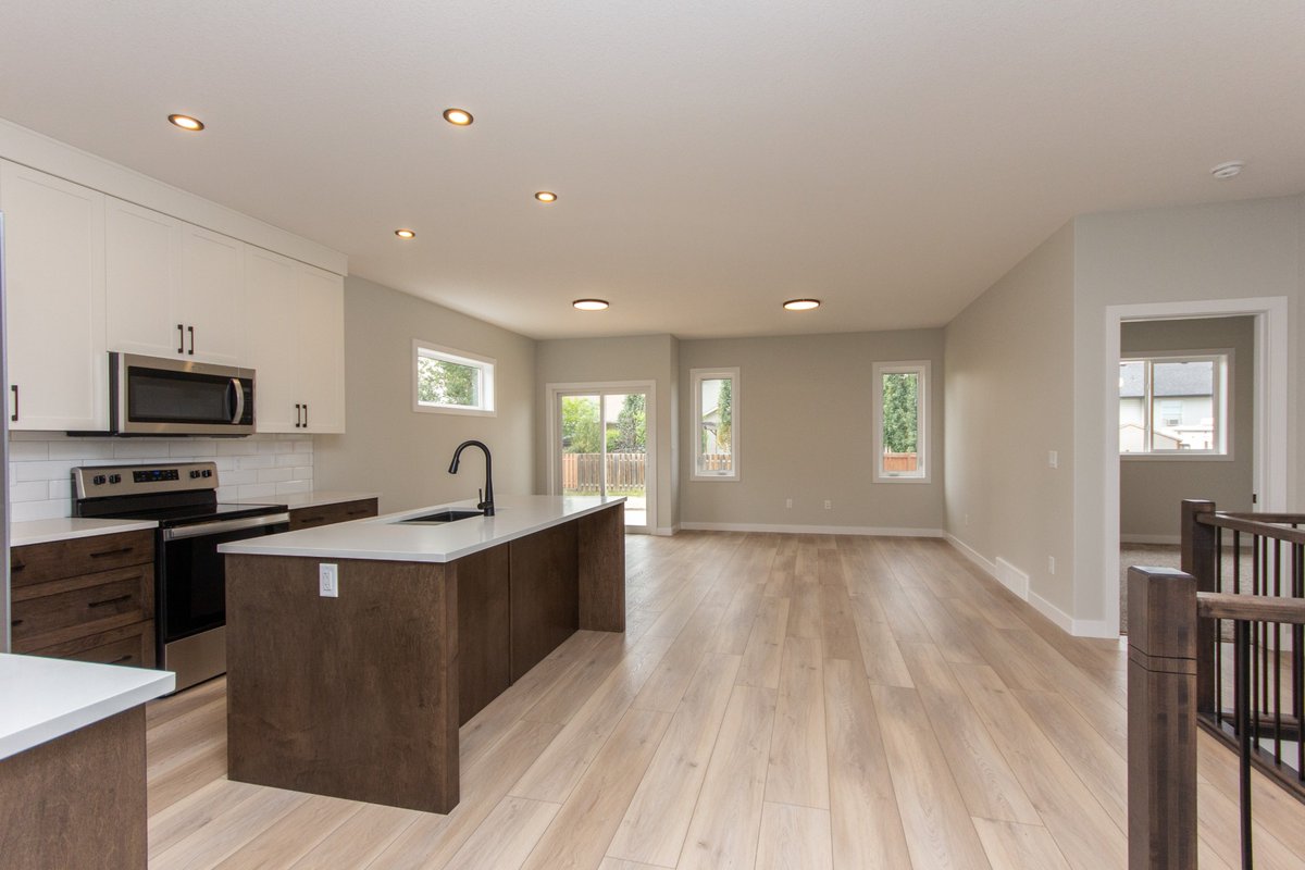 laebonhomes's tweet image. #moveinmonday | Do you know somebody who should live in this fully finished bungalow in #Ponoka ?

3 Bdrms + main floor office • Offered at $499,900 • More photos &amp;amp; floorplan 👉 laebon.com/6306-58-street…