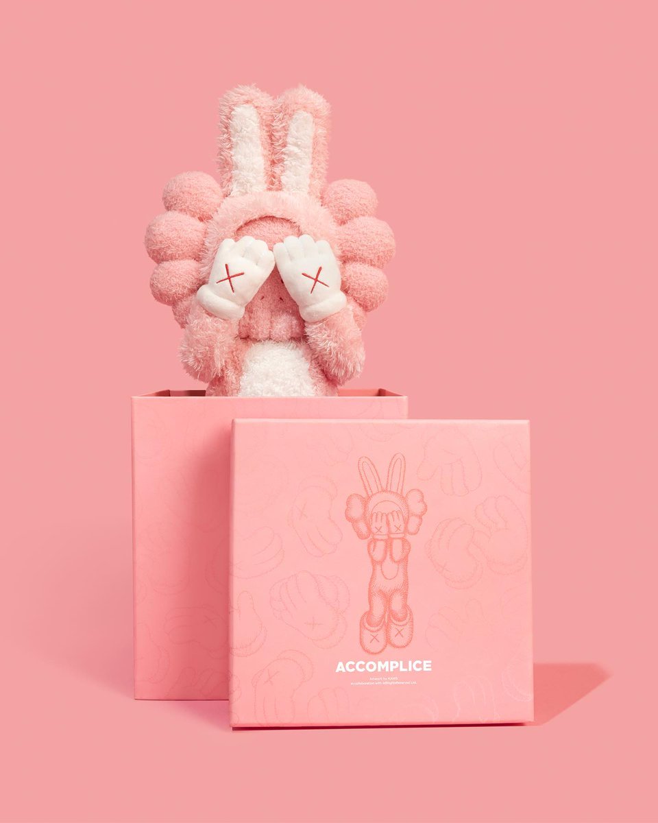 HYPEBEAST's tweet photo. Check out KAWS' latest release featuring the “KAWS ACCOMPLICE” Plush &amp; Lantern collectibles 🔥 https://t.co/OKu5lG7VvC