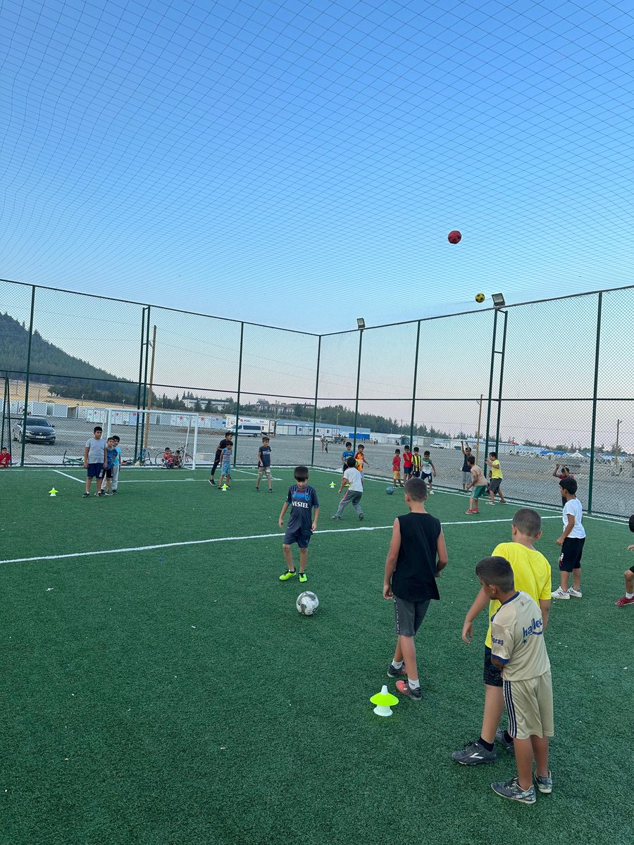 AlaskozEray's tweet photo. Geçici yaşam alanı konteyner kentlerde ve tesislerimizde sportif faaliyetlerimiz devam ediyor...
Gün geçtikçe daha iyiye... AYAĞA KALKIYORUZ.
İslahiye Gençlik ve Spor İlçe Müdürlüğü.
@OA_BAK @muhittinozby @demirlevent1  @mer73093911 @emincannn @GSB_Gaziantep https://t.co/ZGpPxSqBa7