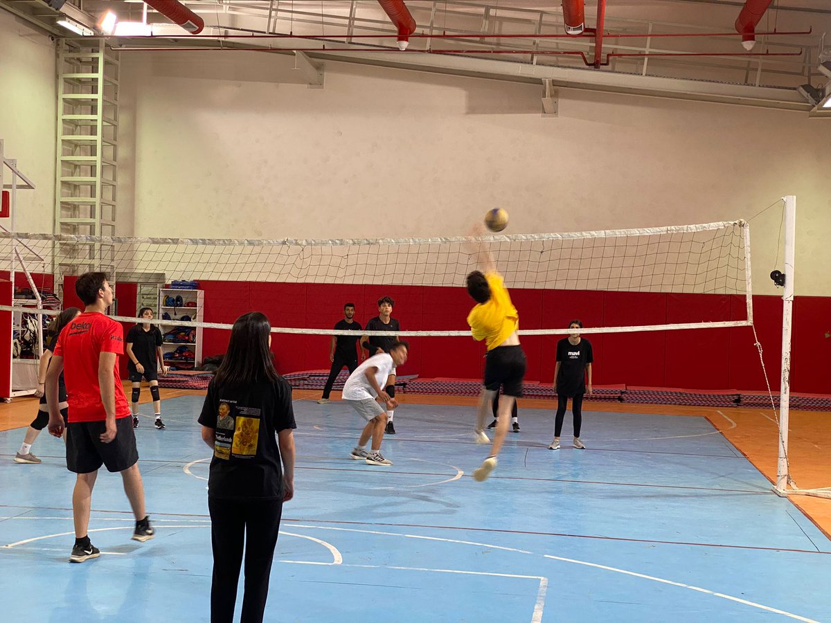 AlaskozEray's tweet photo. Geçici yaşam alanı konteyner kentlerde ve tesislerimizde sportif faaliyetlerimiz devam ediyor...
Gün geçtikçe daha iyiye... AYAĞA KALKIYORUZ.
İslahiye Gençlik ve Spor İlçe Müdürlüğü.
@OA_BAK @muhittinozby @demirlevent1  @mer73093911 @emincannn @GSB_Gaziantep https://t.co/ZGpPxSqBa7