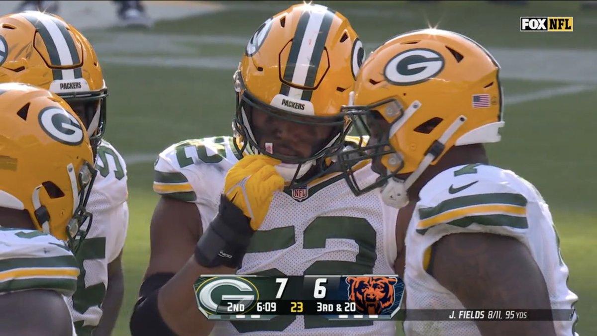 mattschneidman's tweet photo. Imagine being a tackle and seeing Rashan Gary taking smelling salts before a third and 20 https://t.co/uzbHJK7799