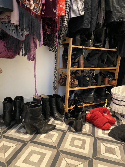 I think I need more black boots. I definitely don&rsquo;t have too many 🤷🏻&zwj;♀️ https://t.co/G6Xq5x61BV