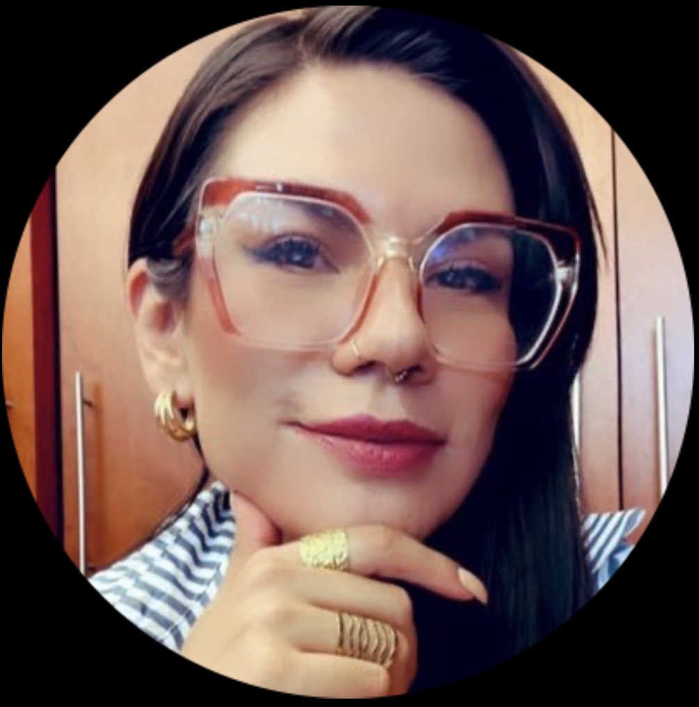 GlodeJo07's tweet photo. Esta es la verdadera identidad de @NortenaCatrina @catrina_nortena 
(Puse esta foto porque la de su cuenta de “x” no se parece).
Su nombre es Julieta Villegas y cobra en la nómina del gobierno.
Esta señora @julietaetznab y las granjas de cuentas que maneja, está dedicada a acosar, insultar, amenazar a cualquier ciudadano que hable en contra de este gobierno además de manipular la plataforma @X a favor de MORENA.
Conócela, para que veas a donde se van tus impuestos