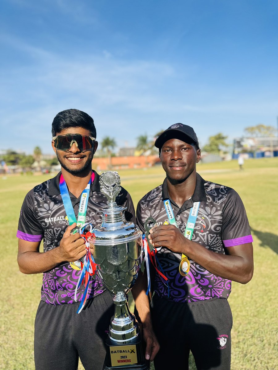 Anasmirza212's tweet photo. Champions #batballx @BatballO 
Alongside skipper @KDanger66 https://t.co/yRSEP0aXbx