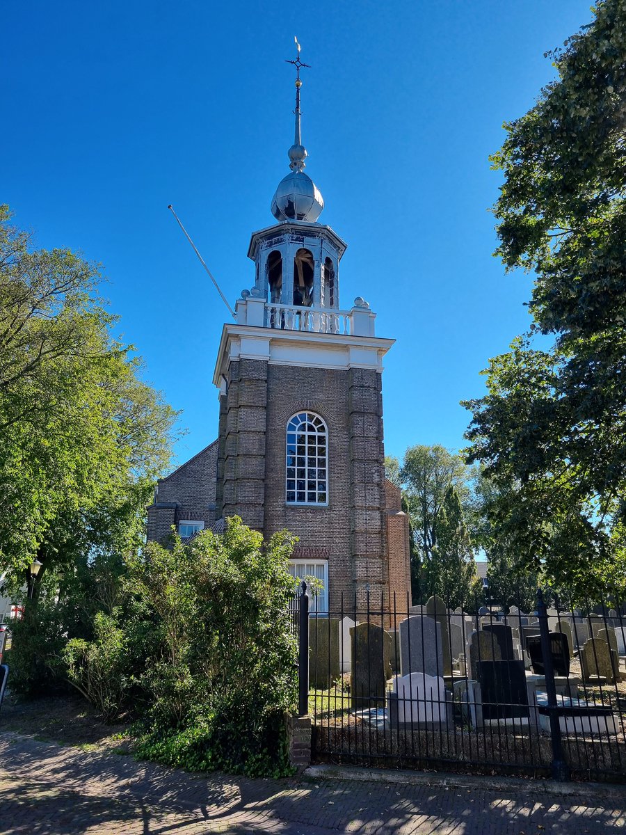 oppadmetdave's tweet photo. Vorige week liep ik ook op #Urk, een dorp dat tot 1939 een eiland in de Zuiderzee was. Tegenwoordig is het een dorp binnen de door drooglegging ontstane provincie Flevoland.Het typische karakter van Urk is bewaard  gebleven.  alle foto's: https://t.co/Bb7ZeEYZIN #aandewandel https://t.co/xcgQXvzJgT